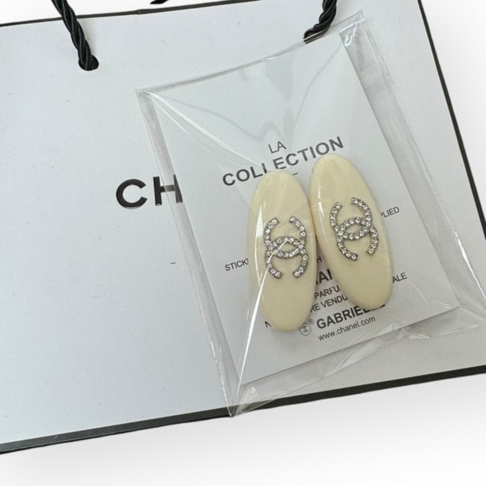 CHANEL 2Pc Cream/White Rhinestone CC Oval L.A.C Hair Clips - Picture 3 of 3